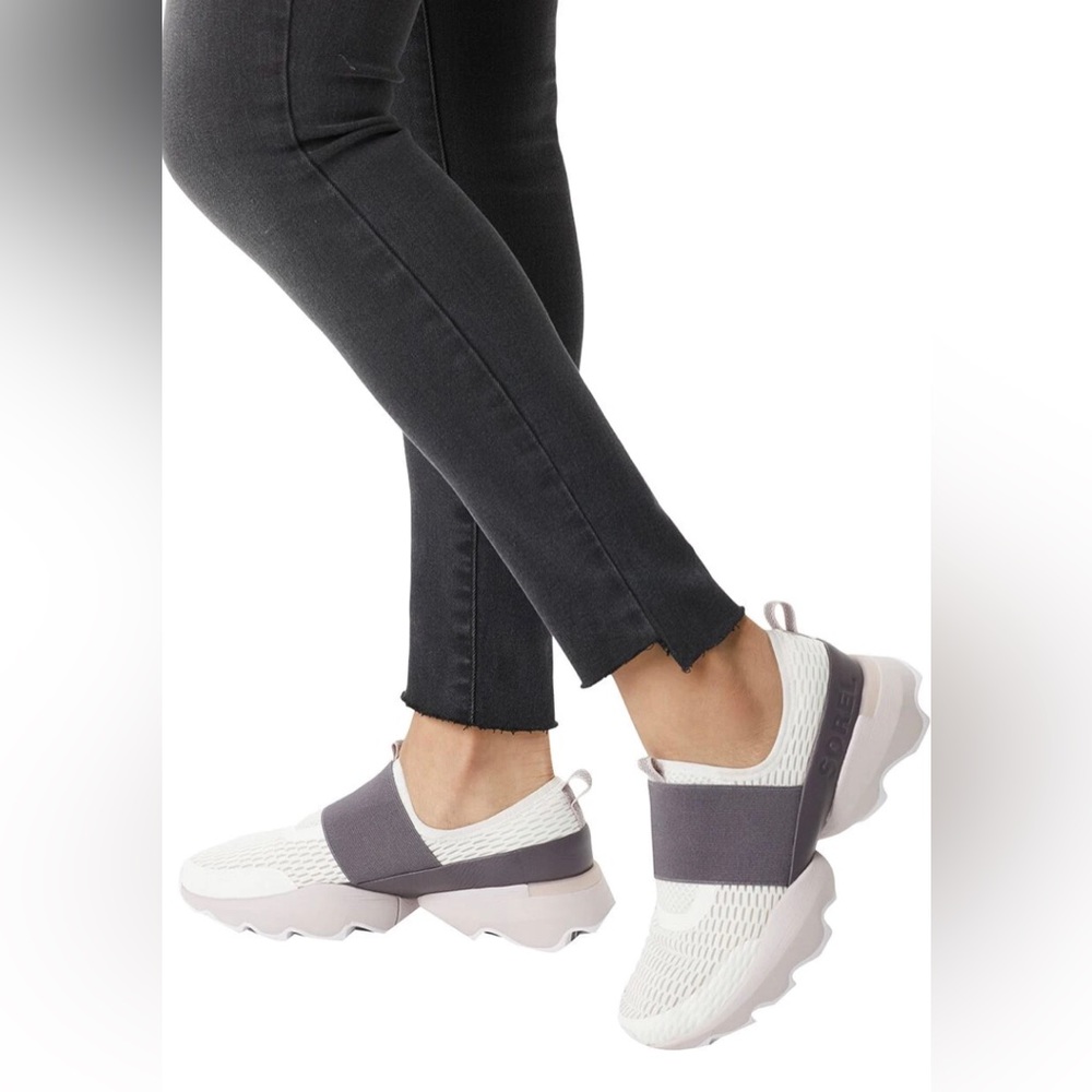 NWOT. WOMEN'S KINETIC™ IMPACT STRAP SNEAKER